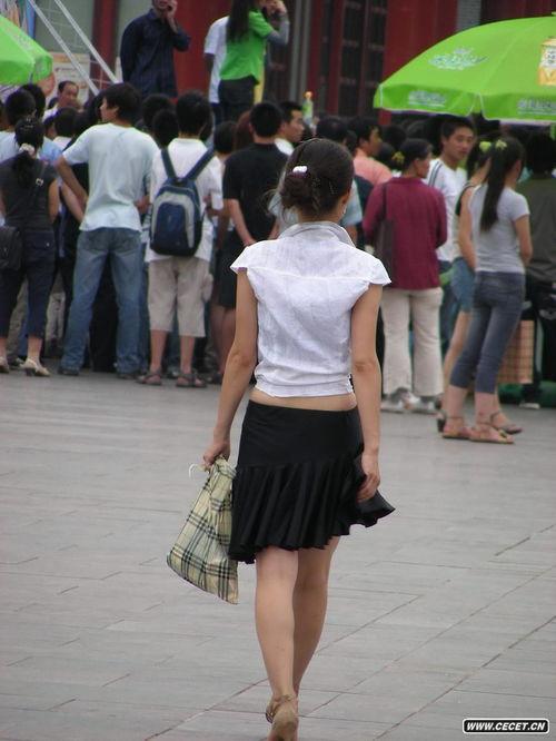 91搭讪百褶裙美女,百褶裙美女生动演绎浪漫邂逅